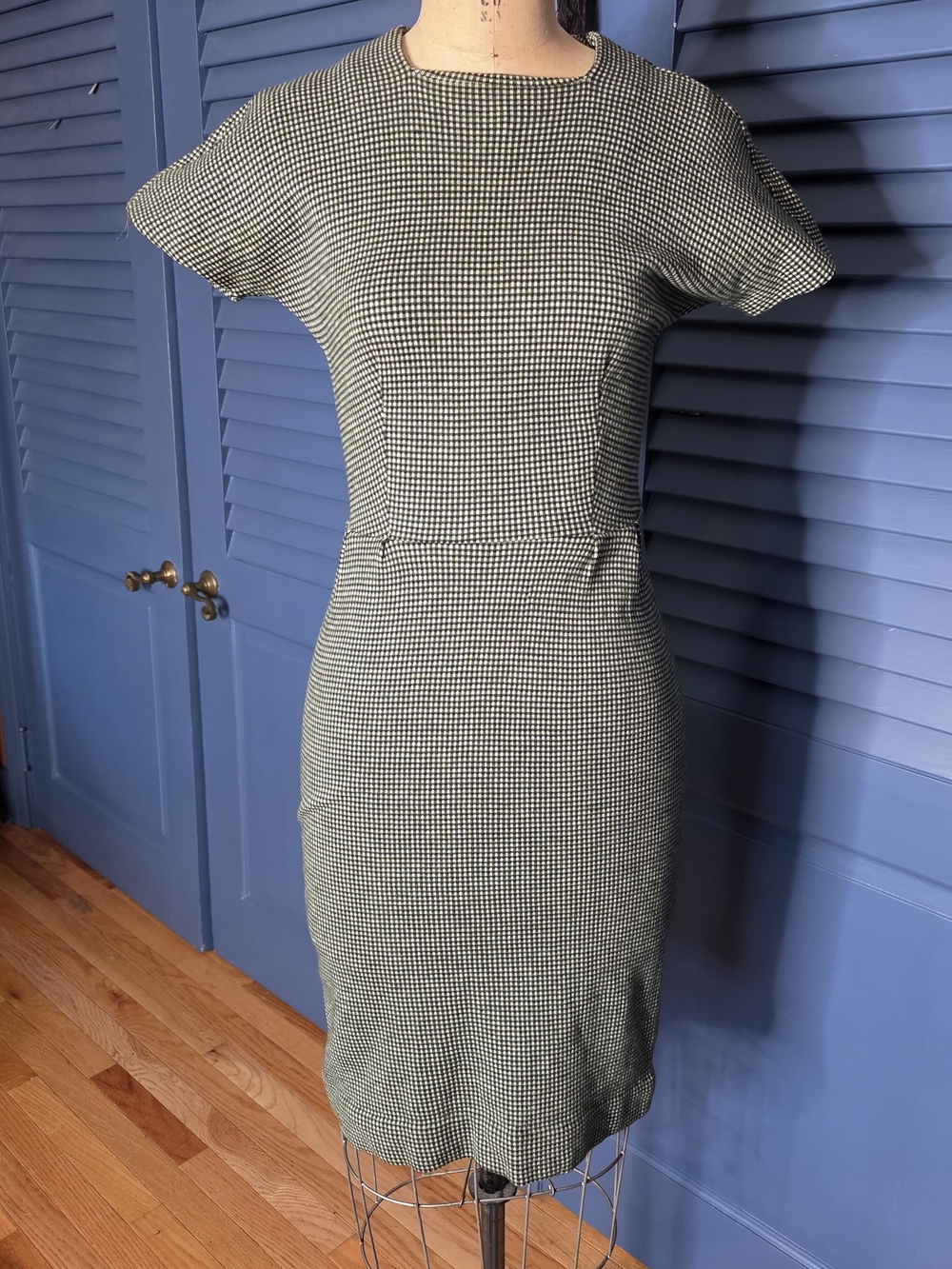 Vintage 1960s Montigo Bay Houndstooth Wiggle Sheath Dress Green White Mod US 4/6